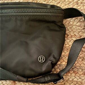 lululemon olive green Fanny pack